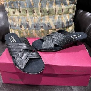 Munro new leather sandals slides sz 7 extra narrow